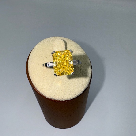 18k 3ct Radiant Canary Ring - Picture 6 of 10